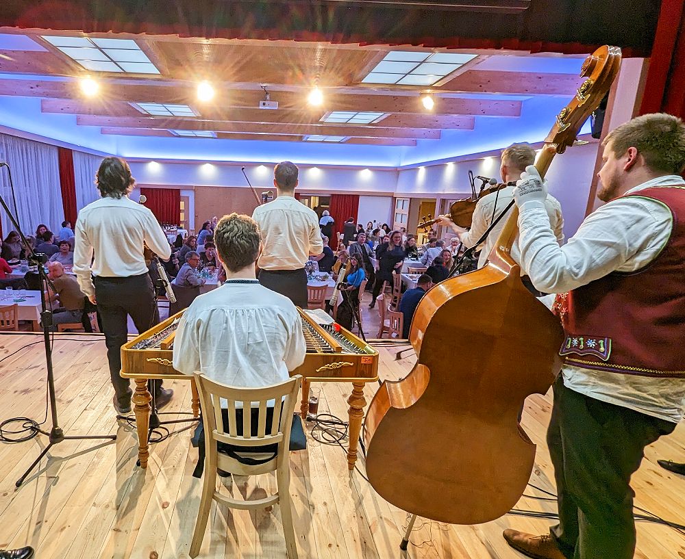 Zábava při cimbálovce